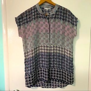 CAbi pattern blouse top sz S hi-low short sleeve button blue pink